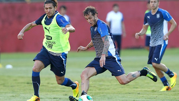  Alessandro Diamanti treino Itália no Barradão (Foto: Reuters)