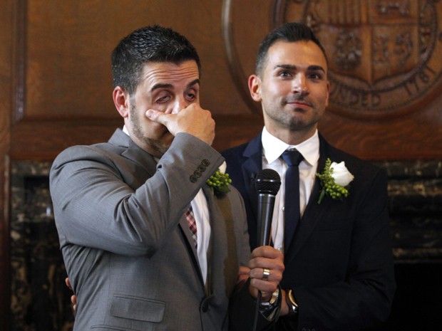 O casal Paul Katami e Jeff Zarrillo se casaram nesta sexta-feira (28), na Califórnia, EUA, após revogação da Proposição 8 (Foto: REUTERS/Lucy Nicholson)
