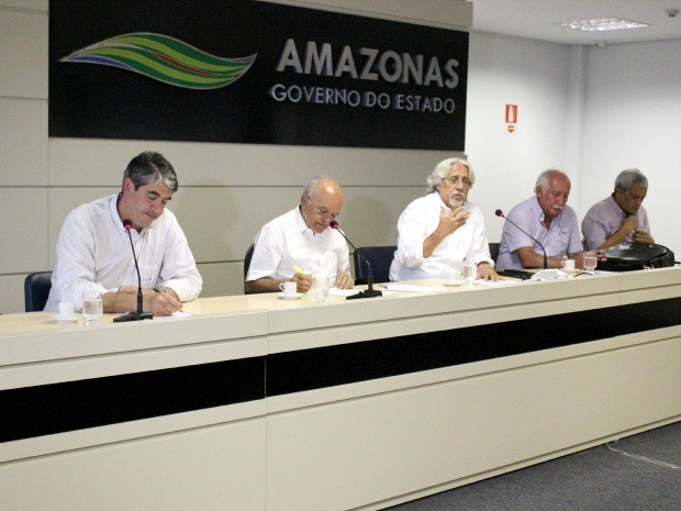 Coletiva de imprensa reuniu governador a entidades responsáveis  (Foto: Jamile Alves/G1 AM)