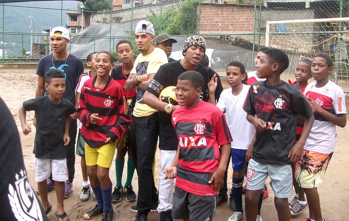 Paulinho do Flamengo participa de gravação de Clipe do funkeiro Mc Nego do Borel (Foto: Divulgação)