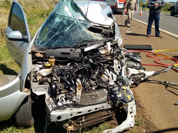 G Acidente Entre Carro E Caminh O Deixa Duas Mulheres Feridas Em