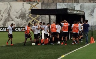 Tite repete escalação em treino e indica time que inicia a temporada