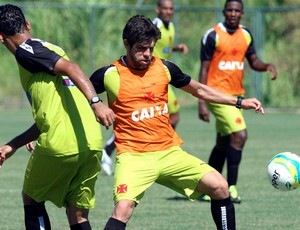 FUTEBOL - Vasco - Juninho Pernambucano durante o treino da equipe do Vasco no Centro de Treinamento João Havelang. (Foto: ERNESTO CARRIÇO / AGÊNCIA ESTADÃO )