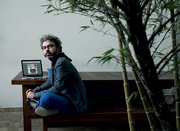 SOCIOLOGIA DE BOTECO Fernando Barreto, na sede da Webcitizen. Ele quer entender o comportamento do usuário (Foto: Camila Fontana/ÉPOCA) SOCIOLOGIA DE BOTECO Fernando Barreto, na sede da Webcitizen. Ele quer entender o comportamento do usuário (Foto: Camila Fontana/ÉPOCA)