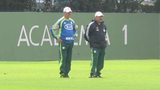 Anselmo Sbragia, preparador físico, e o auxiliar Flávio Murtosa (Foto: Diego Ribeiro / Globoesporte.com)