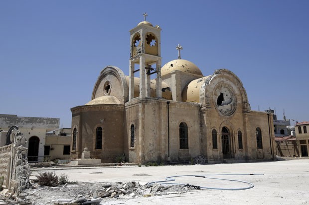 Igreja ficou completamente destruída (Foto: Joseph Eid/AFP) Igreja ficou completamente destruída (Foto: Joseph Eid/AFP)