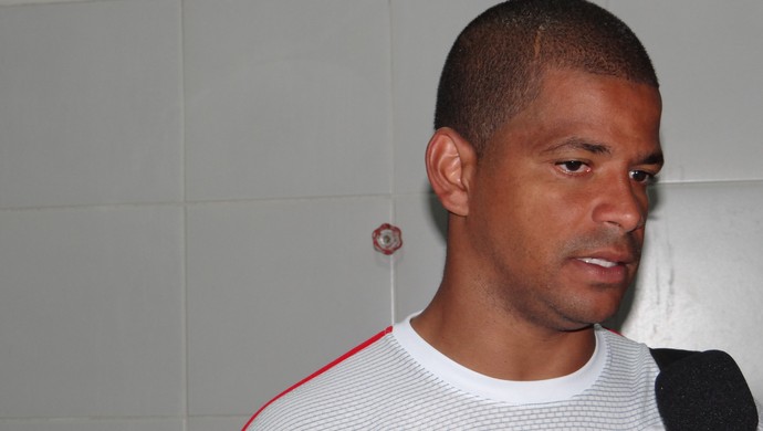 Júlio César criticou nervosismo do time diante do Brasiliense (Foto: Henrique Pereira/ Globoesporte.com)