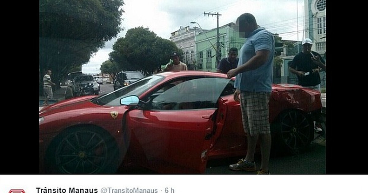 G Motorista Perde Controle E Bate Ferrari Em Rvore No Centro De