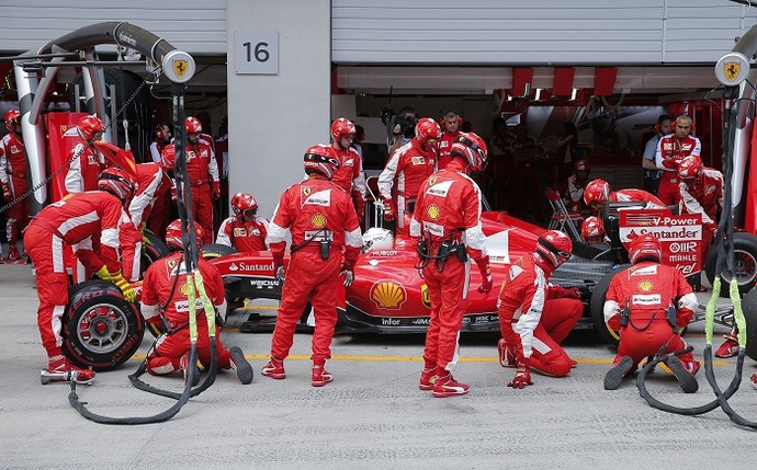 Pit stop de Sebastian Vettel no GP da Áustria (Foto: AFP)