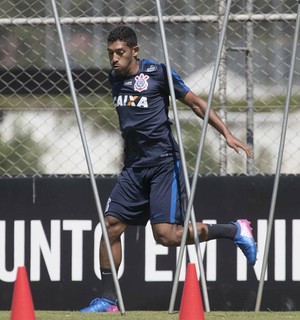 Léo Príncipe não agrada, e Corinthians pode improvisar na lateral; veja opções