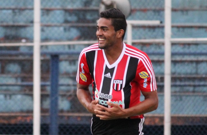 Caíque, atacante do Botafogo-SP (Foto: Cleiton Carvalho/ Ag Botafogo)