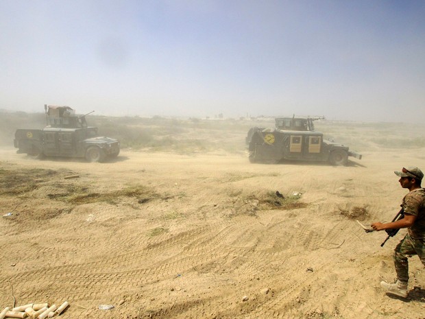 Forças de segurança registraram avanços na luta contra o Estado Islâmico em Fallujah, no Iraque, na quarta-feira (15)  (Foto: Anmar Khalil/ AP)