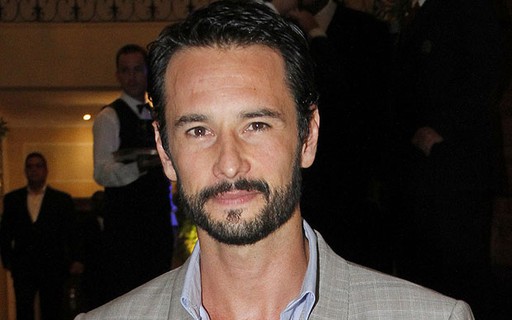 Rodrigo Santoro é confirmado em filme Antonio Banderas Quem