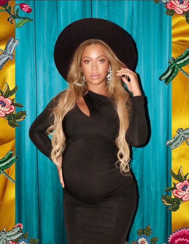 Beyoncé mostra barrigão de gêmeos em ensaio GQ Musa