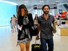Com o namorado, Camila Pitanga esconde rosto dos paparazzi no Rio
