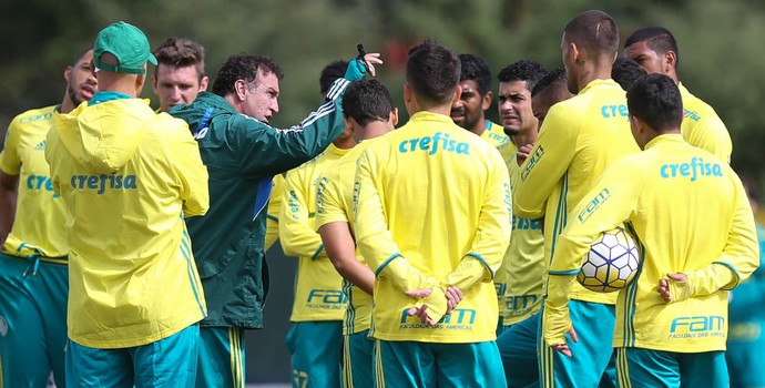 Promessa vira realidade, e Cuca coloca elenco para jogar no Palmeiras
