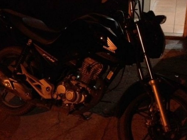 Moto foi roubada no feriado de Nossa Senhora Aparecida em Ouro Preto do Oeste (Foto: Alerta Rolim/Reprodução)