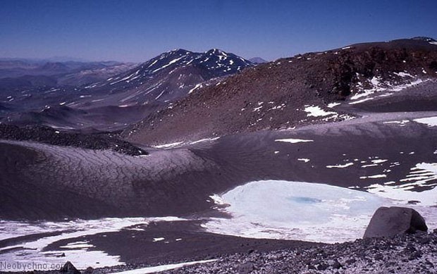 top10_lagos_altos_04 (Foto: via Andes / http://www.andes.org.uk/peak-info-6000/ojos-del-salado-info.asp)
