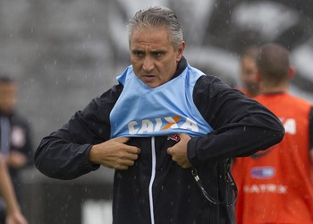 Tite poupa cinco titulares e indica time misto para jogar clássico