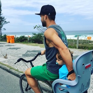 Diego andando de bicicleta (Foto: Reprodução/Instagram)