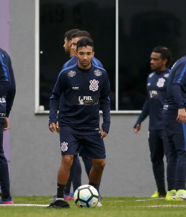 Clayson é regularizado e pode estrear pelo Corinthians domingo, contra o Atlético-GO