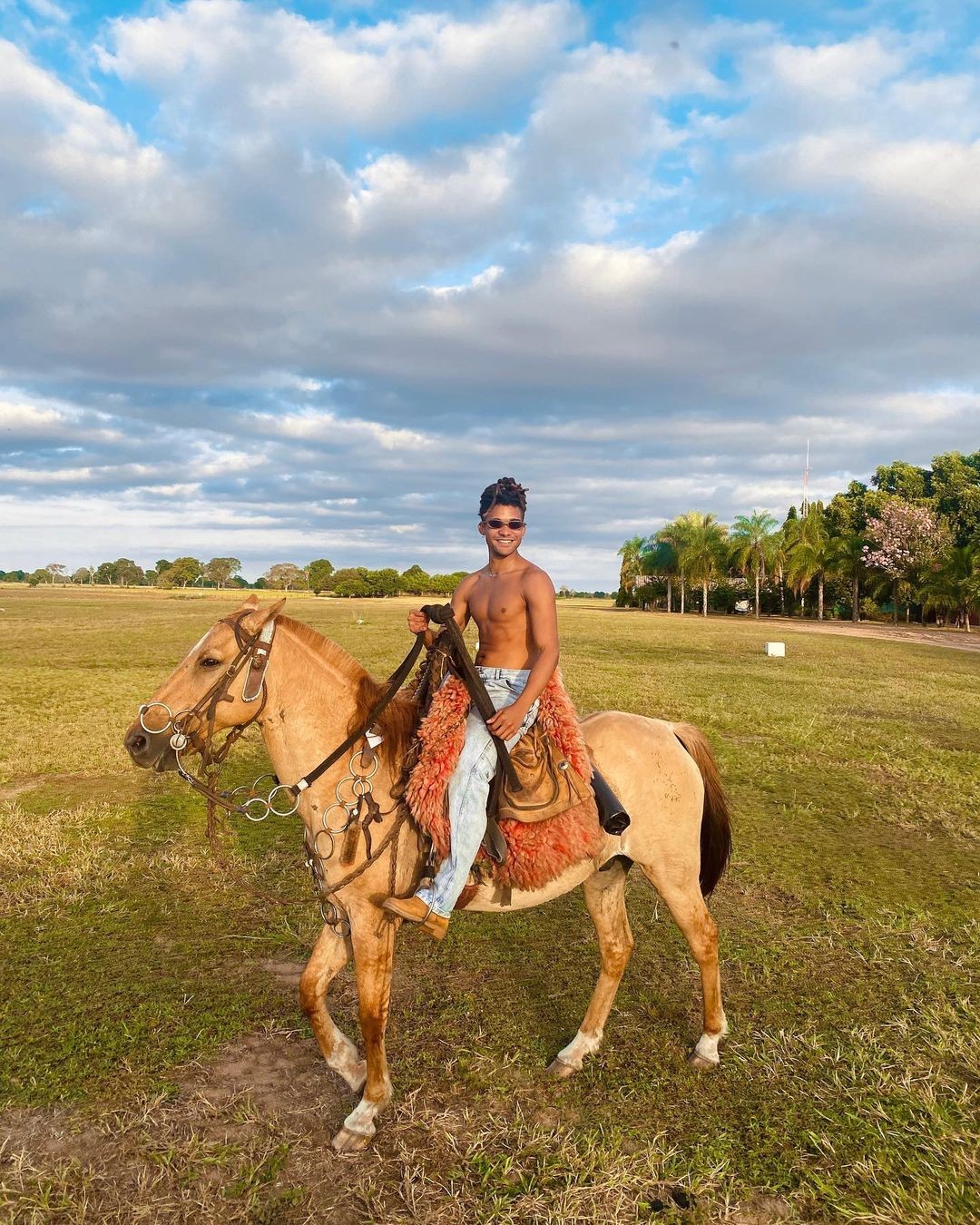 Lucas Leto durante as gravações de Pantanal (Foto: Reprodução/Instagram) Lucas Leto durante as gravações de Pantanal (Foto: Reprodução/Instagram)