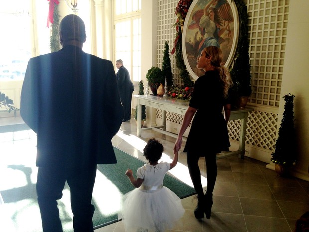 Beyoncé chegando na Casa Branca (Foto: Reprodução/ Site Oficial)