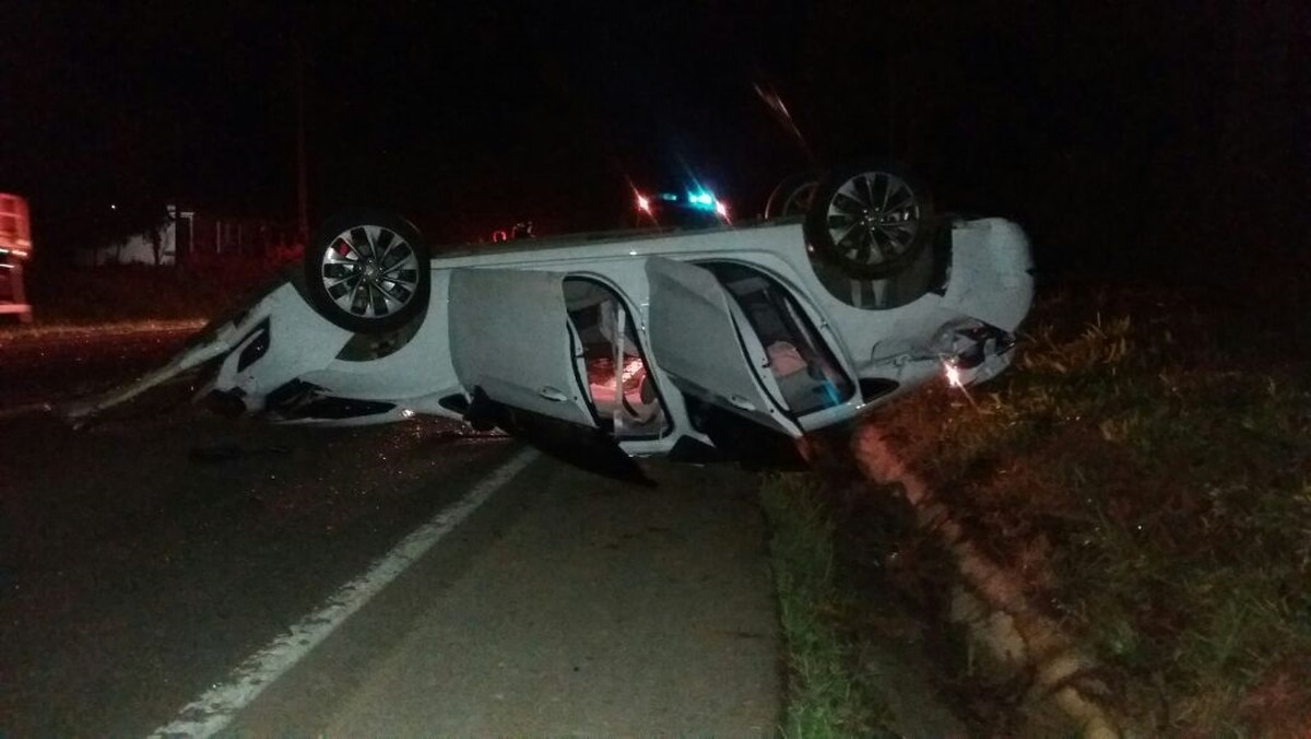 Batida entre dois carros deixa um morto e oito feridos no interior do ... - Globo.com