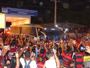 Chegada Flamengo em Cuiaba (Foto: Cahê Mota) Chegada Flamengo em Cuiaba (Foto: Cahê Mota)