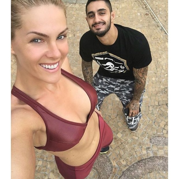Ana Hickmann com personal trainer (Foto: Instagram/Reprodução)
