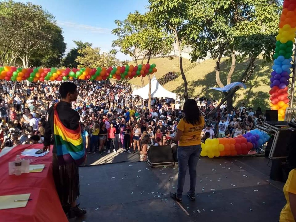 Movimento Gay E Simpatizantes Realiza A Edi O Da Parada Lgbti Em
