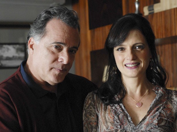 Tony Ramos vive o prefeito corrupto Reinaldo e Denise Fraga a esposa dele e vice prefeita, Aurora (Foto: Zé Paulo Cardeal/ TV Globo)