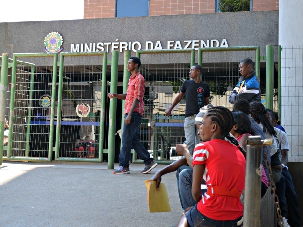 Servidores federais no Acre estão com receio no atendimento de imigrantes (Foto: Caio Fulgêncio/G1)