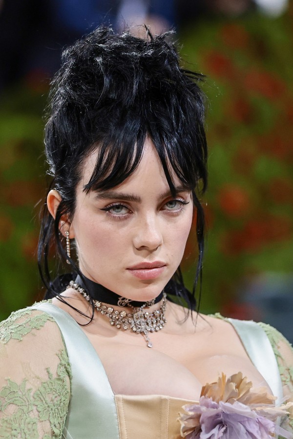 NEW YORK, NEW YORK - MAY 02: Billie Eilish attends The 2022 Met Gala Celebrating "In America: An Anthology of Fashion" at The Metropolitan Museum of Art on May 02, 2022 in New York City. (Photo by Jamie McCarthy/Getty Images) (Foto: Getty Images)