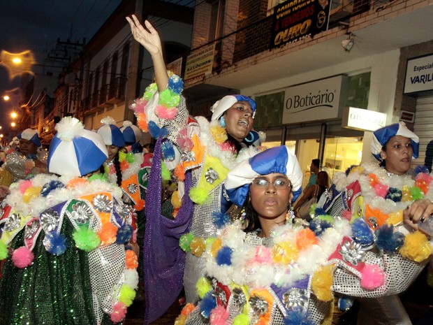 Cortejo de brincadeiras carnavalescas inicia programação de carnaval do Estado (Foto: Biné Morais/O Estado)