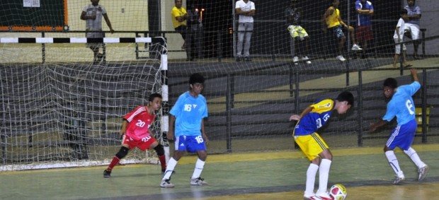 Deu Vivaz no primeirio jogo da decisão do futsal sub-15 (Foto: Reynesson Damasceno (FRFS))