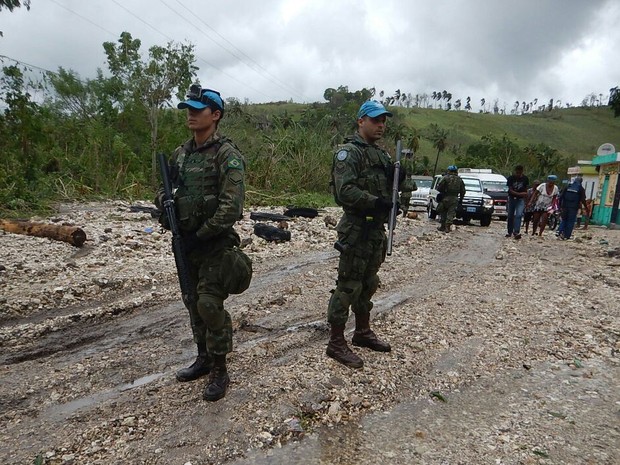 Militares do Brasil chegam a cidade isolada após passagem do furacão Matthew (Foto: Contingente do Brasil no Haiti/Divulgação)