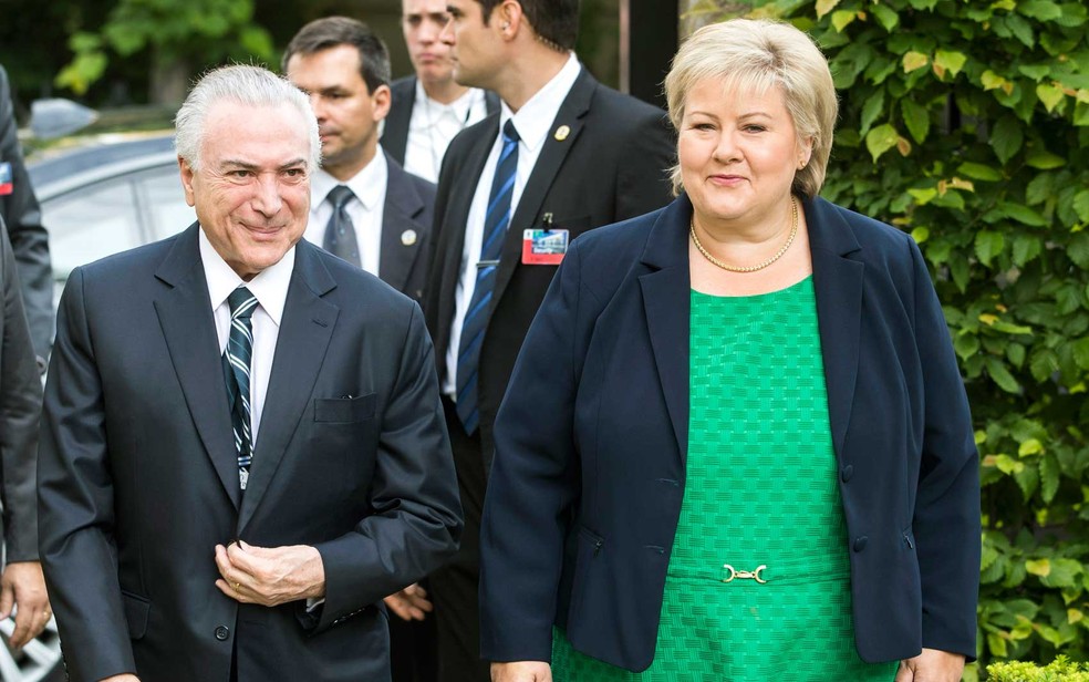 O presidente Michel Temer se encontrou com a primeira-ministra da Noruega, Erna Solberg, em Oslo.  (Foto: Håkon Mosvold Larsen / NTB scanpix / AFP Photo)
