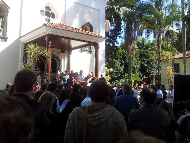 Casal morto por vizinho é enterrado em Indaiatuba, interior de São Paulo (Foto: Luciano Calafiori/G1)
