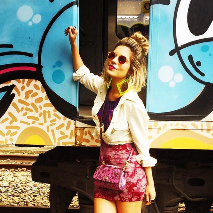 Confira os looks da semana da apresentadora Paula Magalh u00e3es notícias em Extras Mosaico Baiano Adesivo Estrela Kalunga ~ Confira os looks da semana da apresentadora Paula Magalh u00e3es notícias em Extras Mosaico Baiano