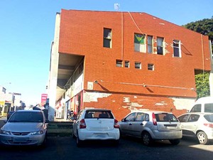 Prédio da 708 Norte onde uma criança de dois anos foi deixada sozinha na manhã desta quinta-feira (9) (Foto: Raquel Morais/G1) Prédio da 708 Norte onde uma criança de dois anos foi deixada sozinha na manhã desta quinta-feira (9) (Foto: Raquel Morais/G1)