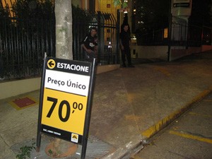 Estacionamento da Faap cobra R$ 70 (Foto: Márcio Pinho/G1)