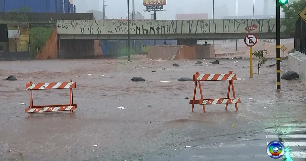 Avenida em Bauru vira 'rio' em apenas sete minutos durante chuva ... - Globo.com