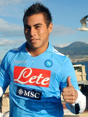 Vargas é apresentado no Napoli (Foto: AP)