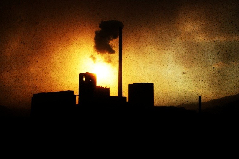Poluição em fábrica  (Foto: Wikimedia Commons)