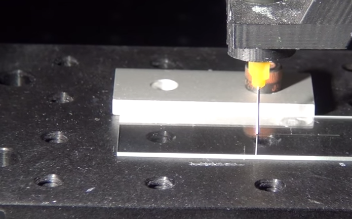 Tecnologia lembra impressão 3D (Foto: Reprodução/YouTube)