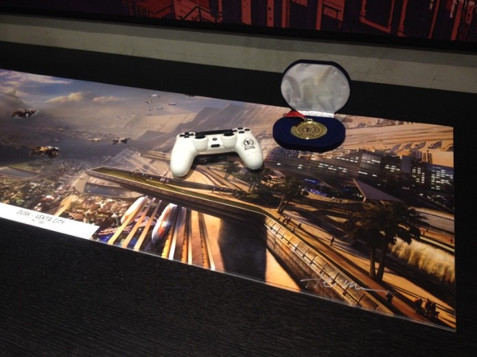 Dual Shock 4 branco em cima de pôster autografado de Killzone: Shadow Fall. (Foto: Reprodução/ Twitter)