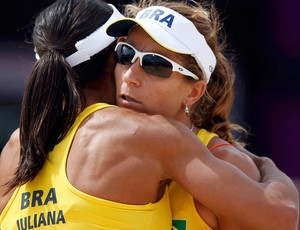 vôlei juliana e larissa londres 2012 (Foto: Agência Reuters)