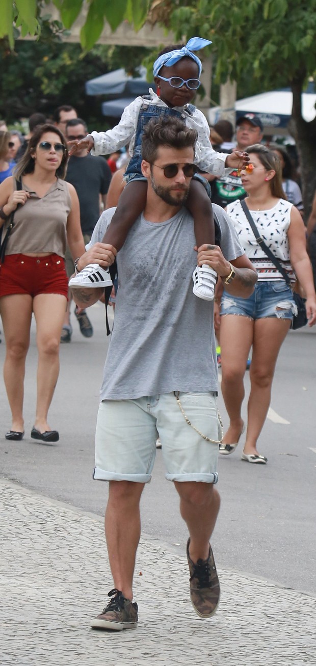 Bruno Gagliasso com a filha, Titi (Foto: Agnews)