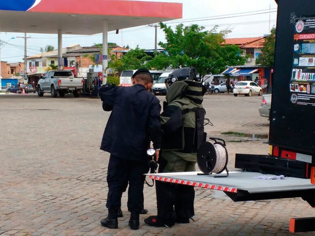 Explosivo em carro em Barra do POjuca, Bahia (Foto: Polícia Militar / Divulgação)